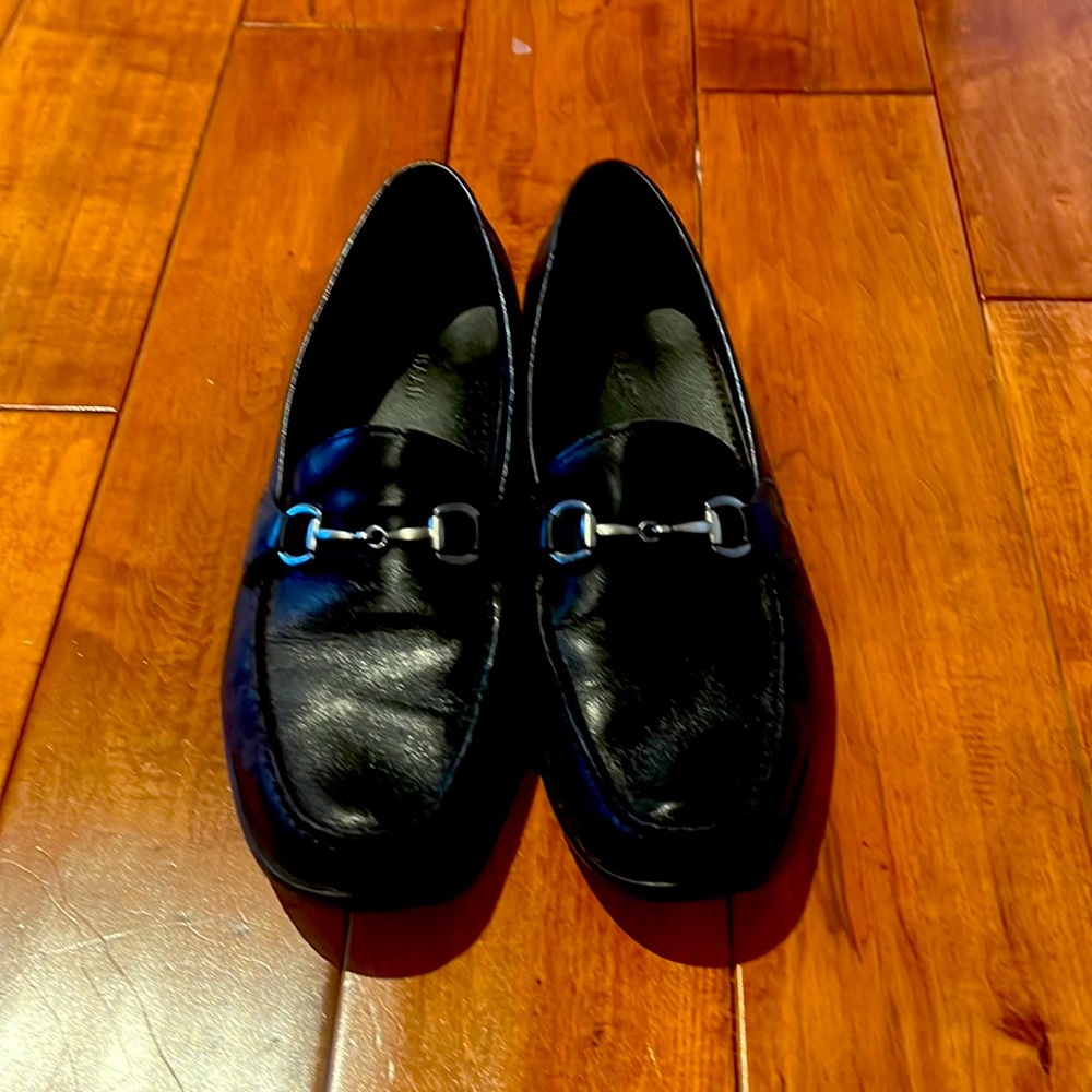 Cole Haan black horse bit loafer/ mint condition
